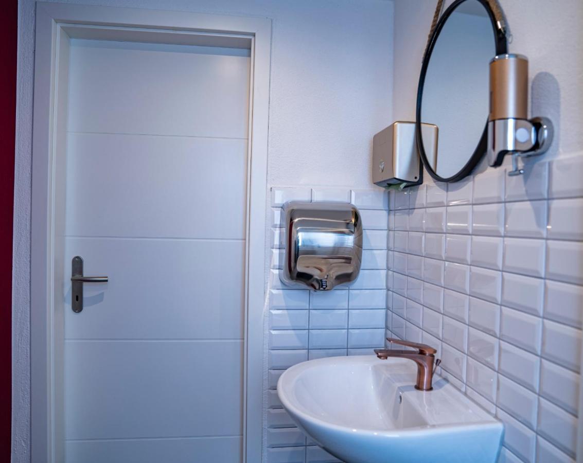 Village Bistro & Bar Fremdenzimmer Dettingen an der Erms Εξωτερικό φωτογραφία